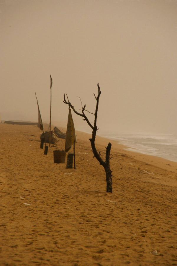 Sur la plage abandonnée